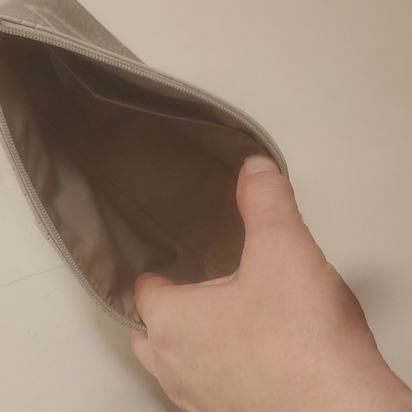 Kate Spade Little Shiloh Metro Spade Case. - Picture 11 of 13